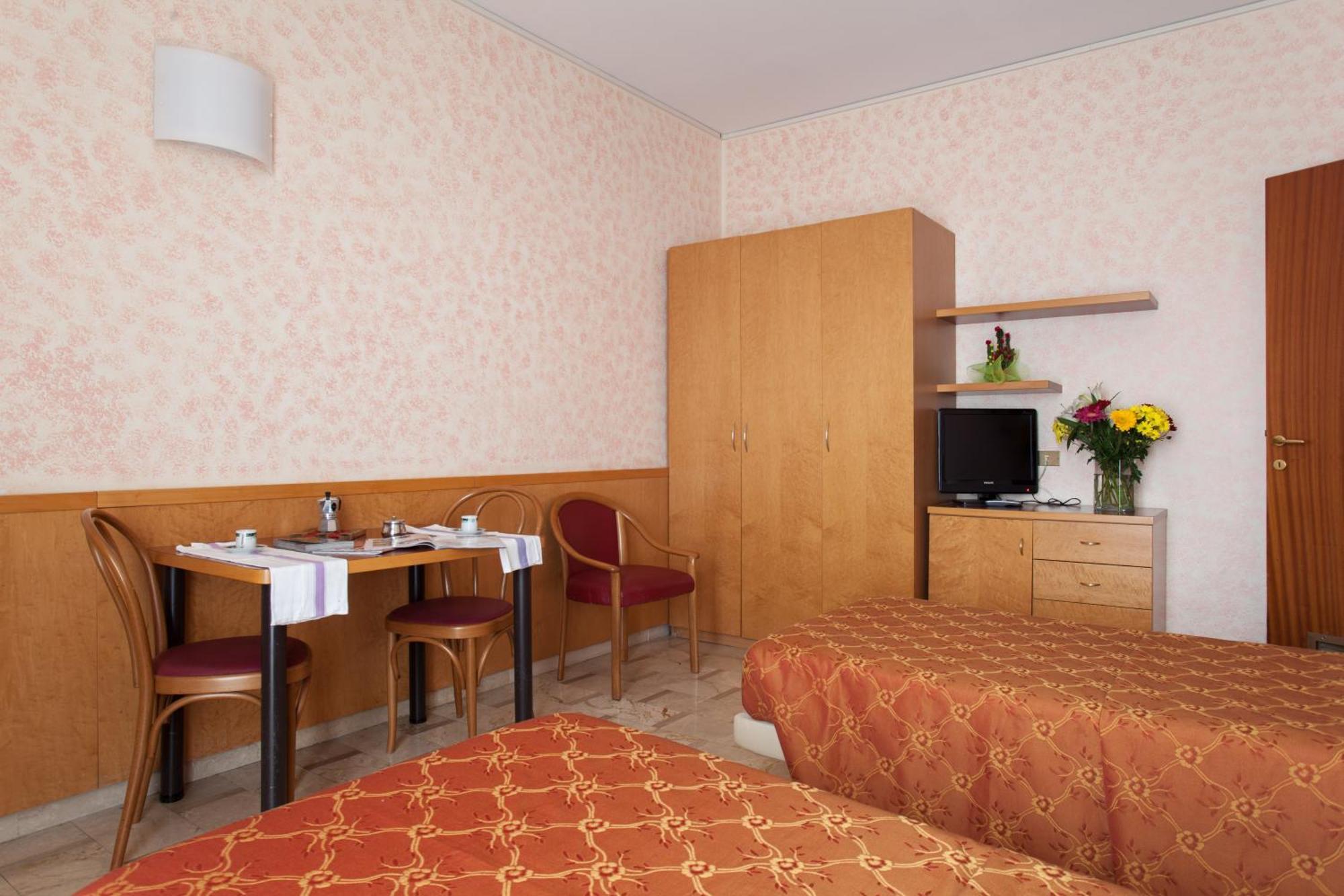 Apart-hotel Ih Argonne Park