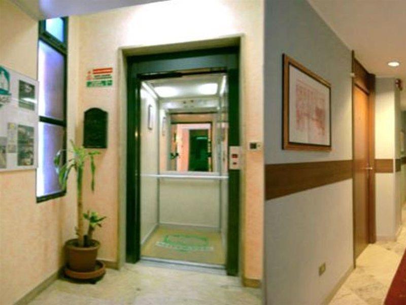 Apart-hotel Ih Argonne Park 3*