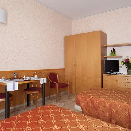Ih Hotels Milano Aparthotel Argonne Park Exterior photo