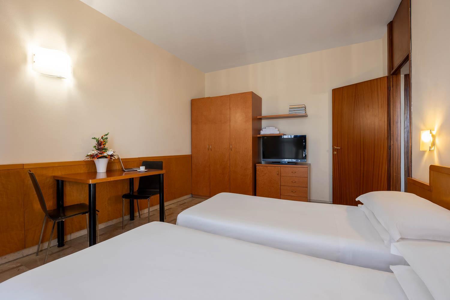 Ih Argonne Park Apartahotel