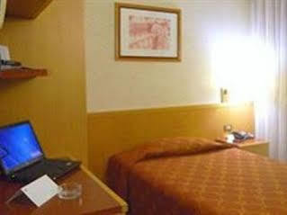 Ih Argonne Park Apartahotel